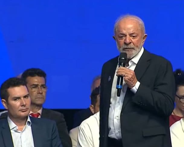 “Eu acredito mais no poder da palavra do que no poder da arma” Afirma Lula sobre tensão entre EUA e Venezuela