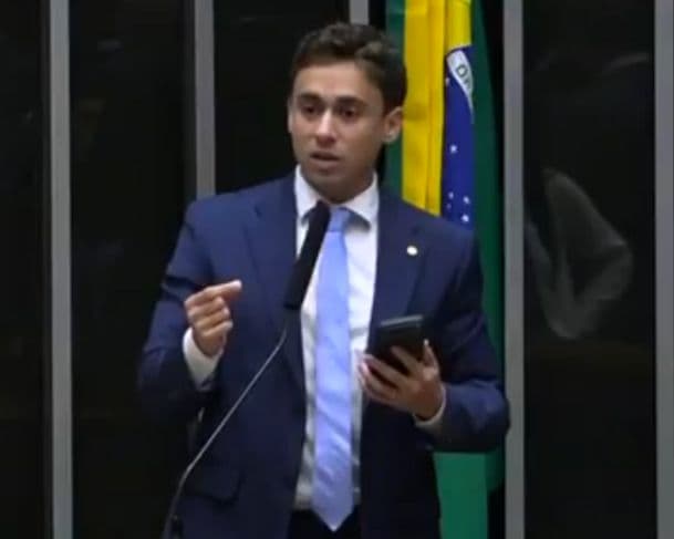 Nikolas Ferreira crítica decisão de Moraes que manteve cassação de Zambelli: “A constituição não passa de um papel higiênico”