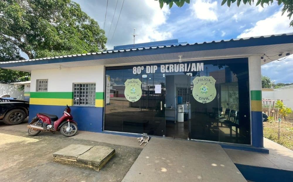 Mulher é presa com skunk e pasta base de cocaína em embarcação no porto de Beruri