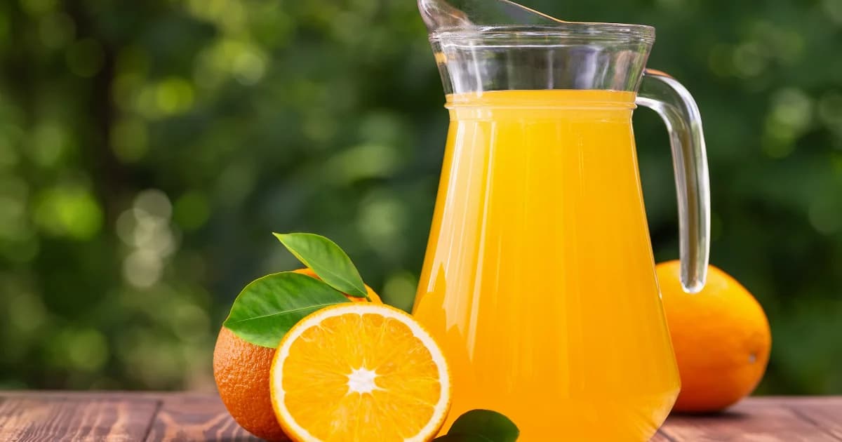 O que acontece com o corpo ao beber suco de laranja todos os dias, segundo pesquisa brasileira