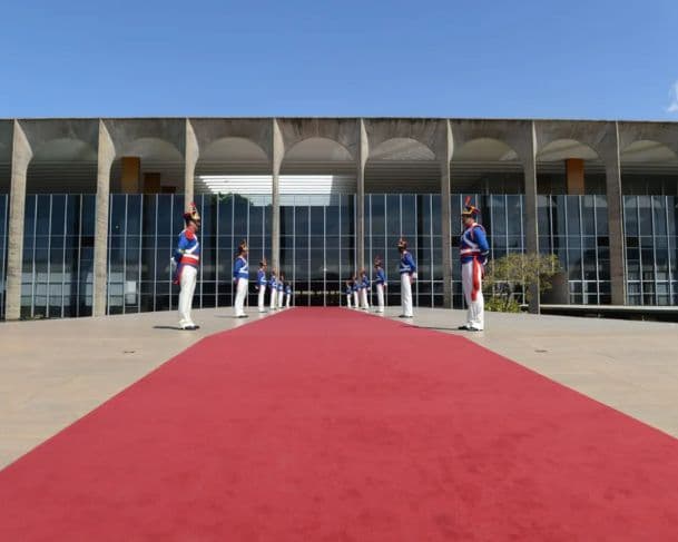 Brasil e outros cinco países pedem que crise na Venezuela seja resolvida sem “ingerência externa”