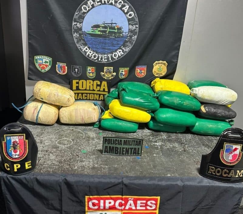 Fiscalização da PM apreende mais de 40 kg de drogas em ferryboats no Amazonas