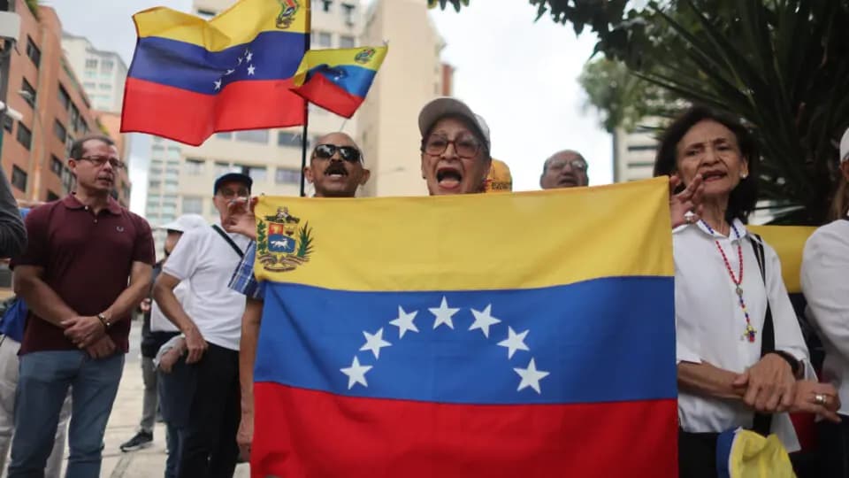 Venezuela anuncia anistia geral e encerra prisão de acusados de violência política