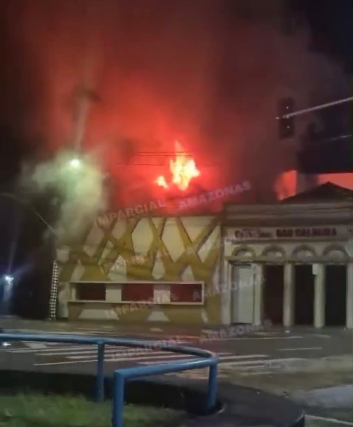 VÍDEO: Incêndio destrói Bar Caldeira em Manaus