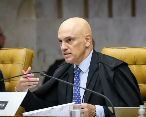 Moraes se declara impedido e Gilmar vai julgar habeas corpus de Bolsonaro