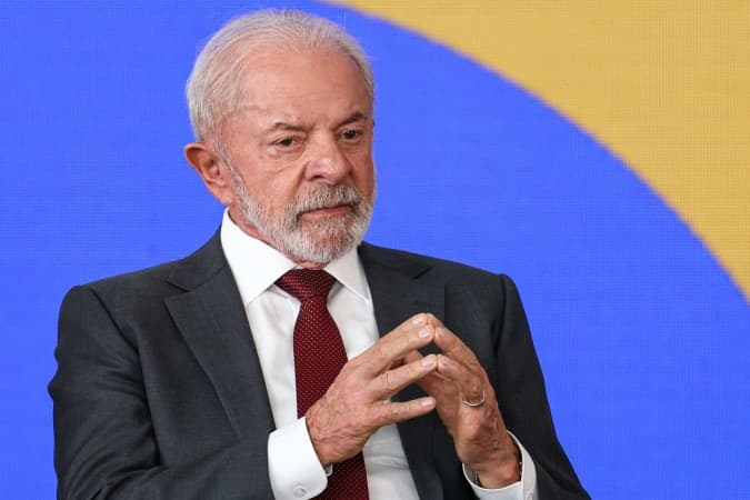 Lula apresenta boa recuperação após cirurgia de catarata, informa boletim médico