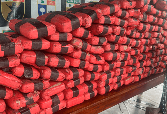 Dono de lancha é preso com 193 tabletes de drogas no rio Ariaú