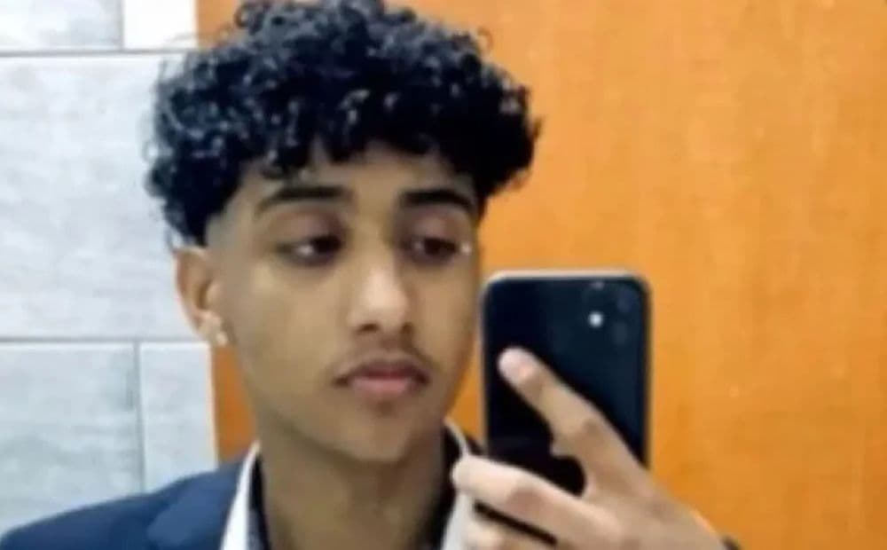 Jovem é baleado na saída de cinema em shopping