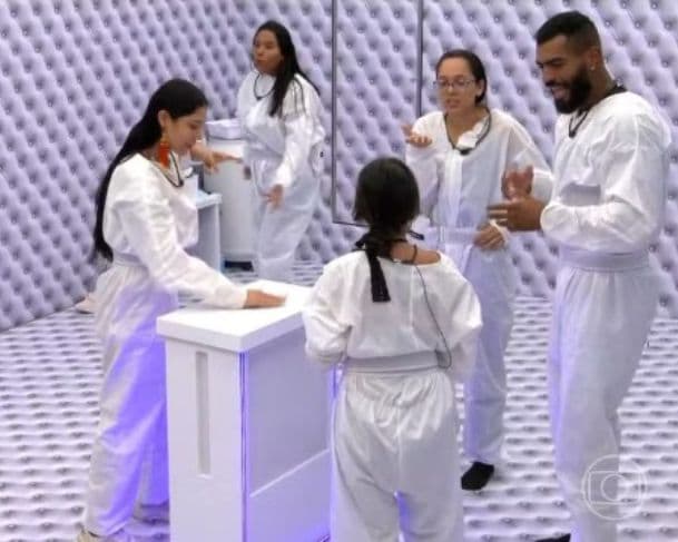 BBB 26: Lívia desiste do quarto branco e ganha R$ 50 mil em dinâmica
