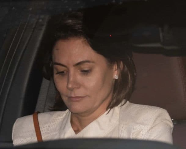 Michelle Bolsonaro cobra relatório para esclarecer tempo de socorro a Bolsonaro após queda