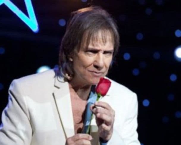 Roberto Carlos é diagnosticado com Covid-19 e cancela compromissos