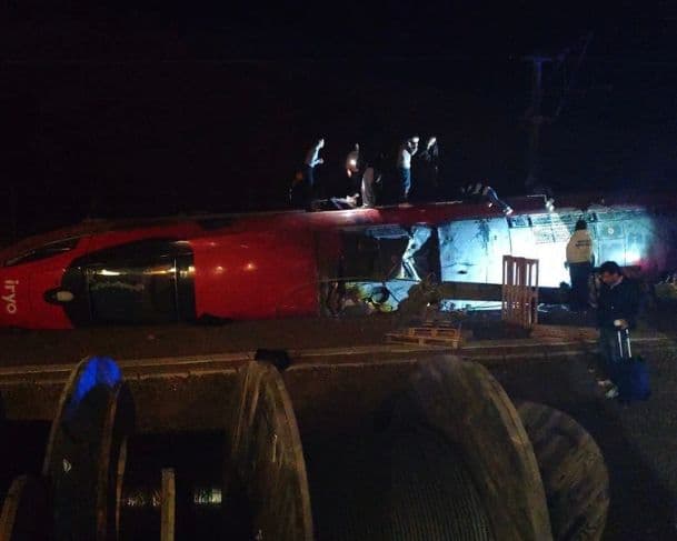 Acidente envolvendo dois trens deixa 21 pessoas mortas na Espanha