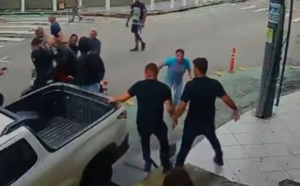 Suspeito de assalto é espancado por populares após tentativa de roubo em sorveteria