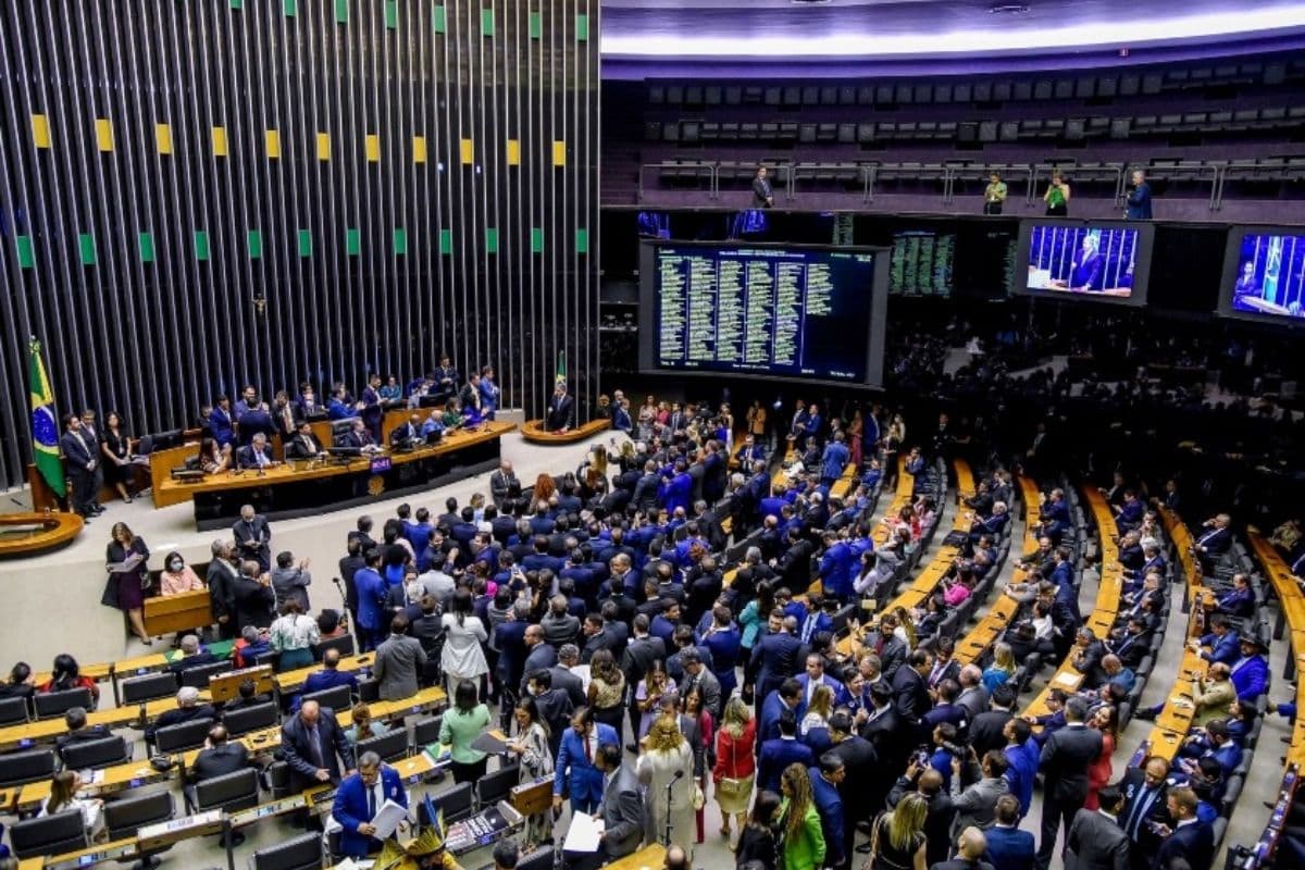 Câmara mantém acordo e define quais partidos comandarão as comissões em 2026