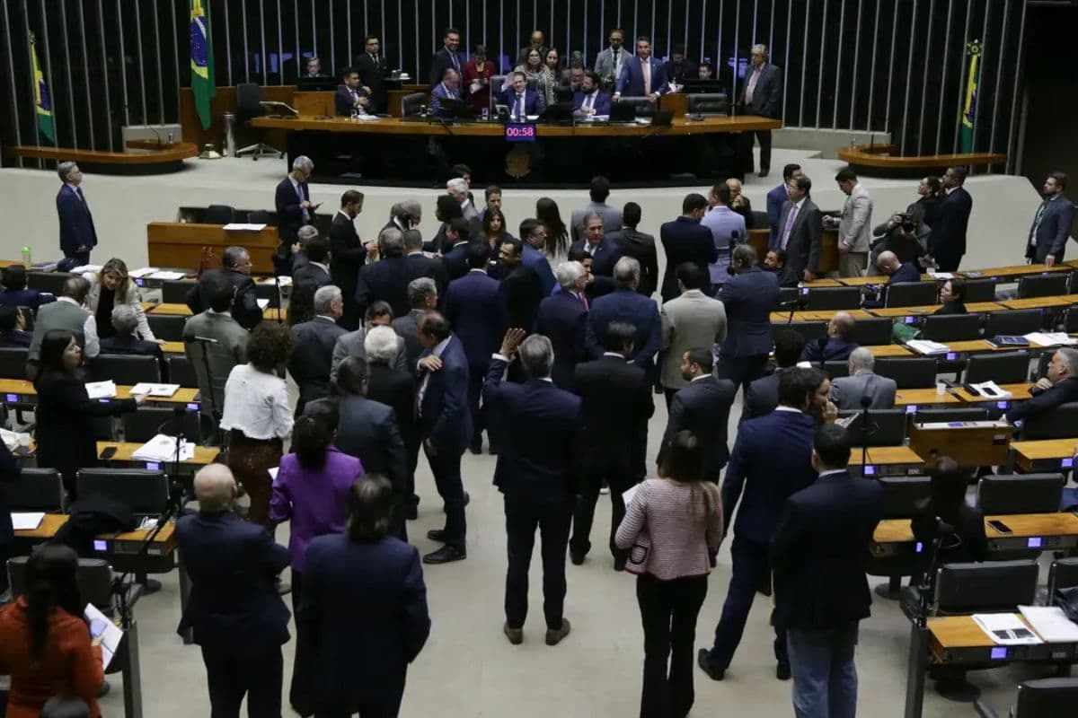 Câmara dos Deputados aprova “PL Antifacção” e barra imposto sobre bets