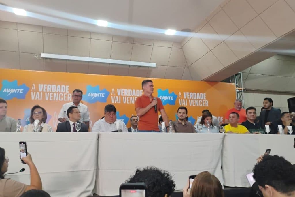 David Almeida chama Operação Erga Omnis de “nota de 300” e diz que vai defender assessora