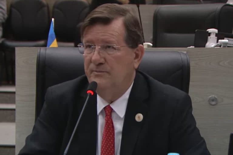 “Há um padrão”, diz Zé Ricardo sobre acidentes fatais com carretas em Manaus