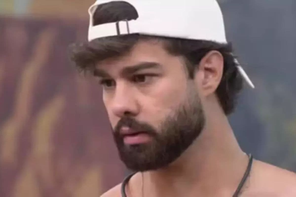 Expulso do BBB 26, Paulo Augusto ironiza empurrão em Jonas Sulzbach nas redes
