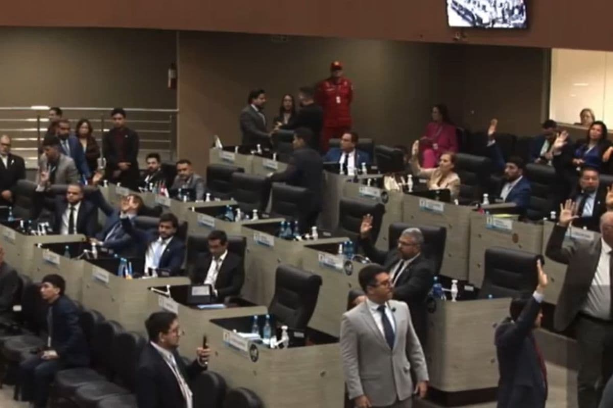 Veja como foi a votação que barrou convocação de David Almeida na CMM sobre Operação Erga Omnes