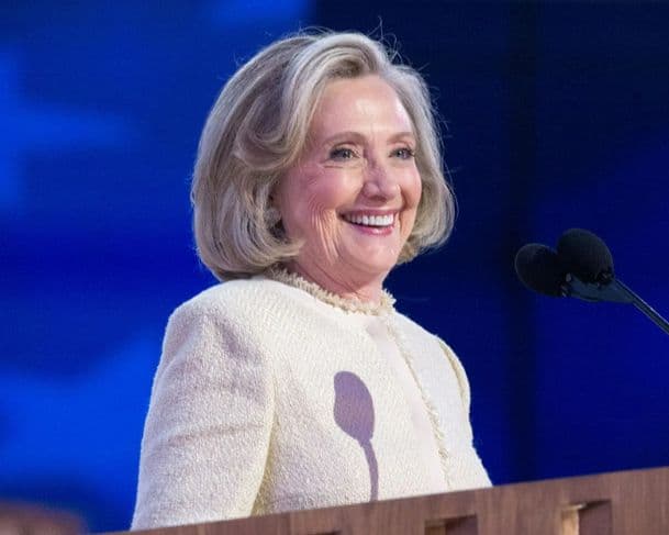 Hillary diz que governo Trump tentou ‘abafar’ caso Epstein e Casa Branca reage 