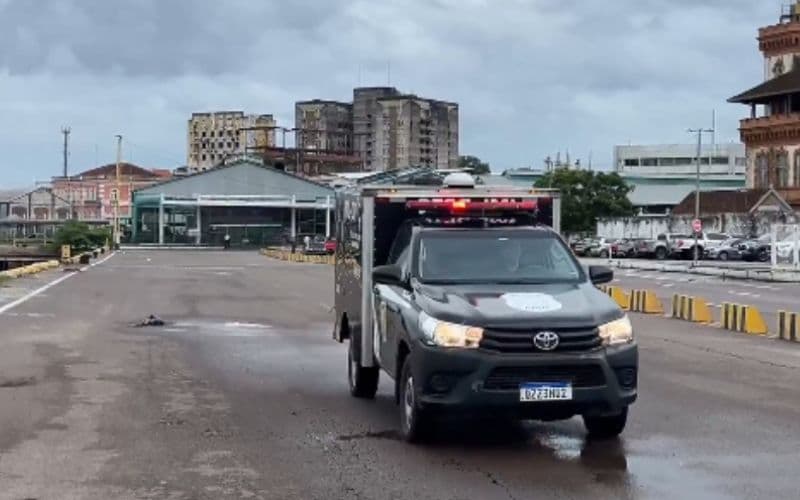 Tripulante é morto a facadas dentro de embarcação em Manaus