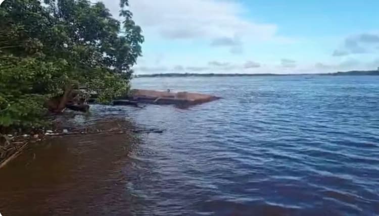 Naufrágio de balsa da Cosama deixa Benjamin Constant sem água