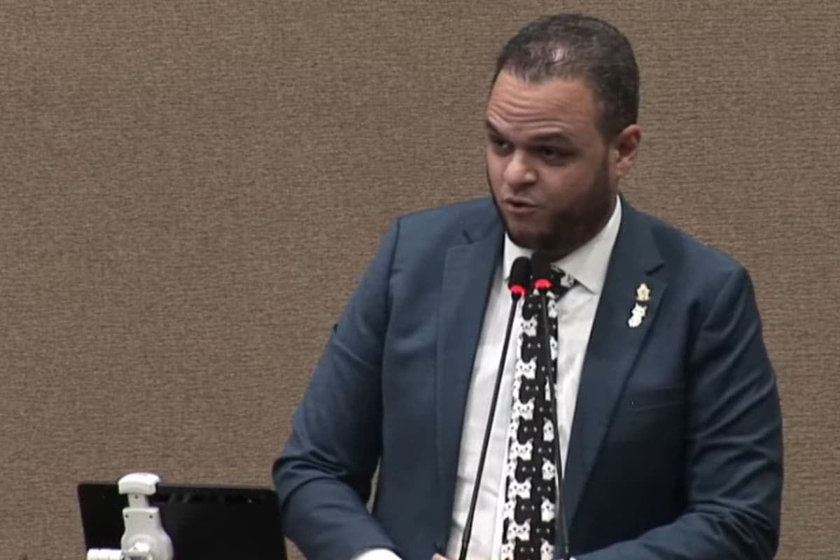 Vereador quer homenagear o cantor amazonense “Filho do Piseiro” na CMM