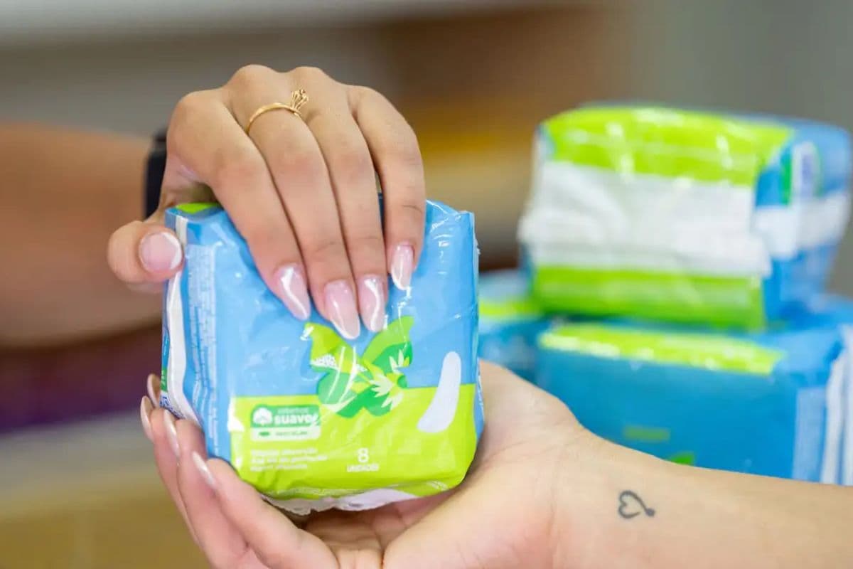 Estudantes no Amazonas sofrem mais por falta de absorventes; entenda