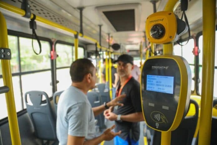 Passagem poderá ser paga com cartão de crédito e débito em novos ônibus de Manaus