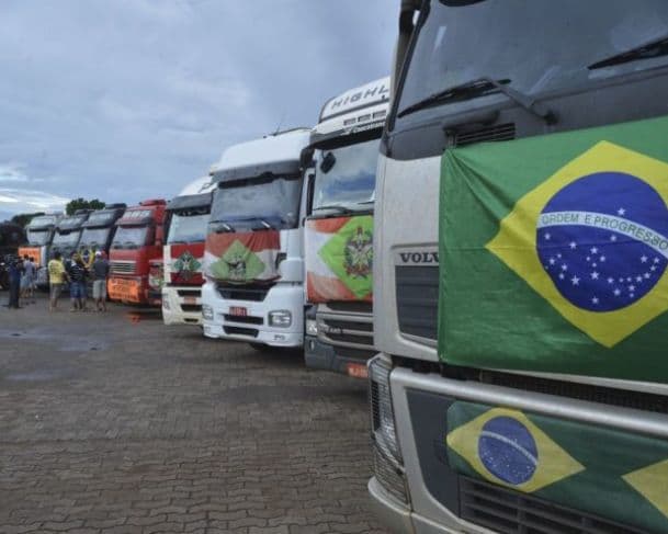 Caminhoneiros descartam paralização nacional após reunião com Guilherme Boulos