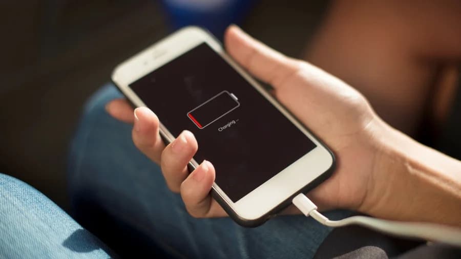 Erro comum ao carregar celular pode danificar seu aparelho; saiba mais