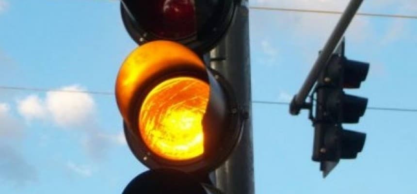 Para reduzir assaltos, vereador propõe liberar passagem em semáforos de Manaus durante a madrugada 