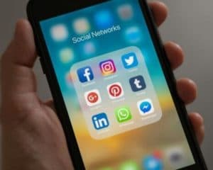 Rússia reforça controle digital com bloqueios e plataformas próprias