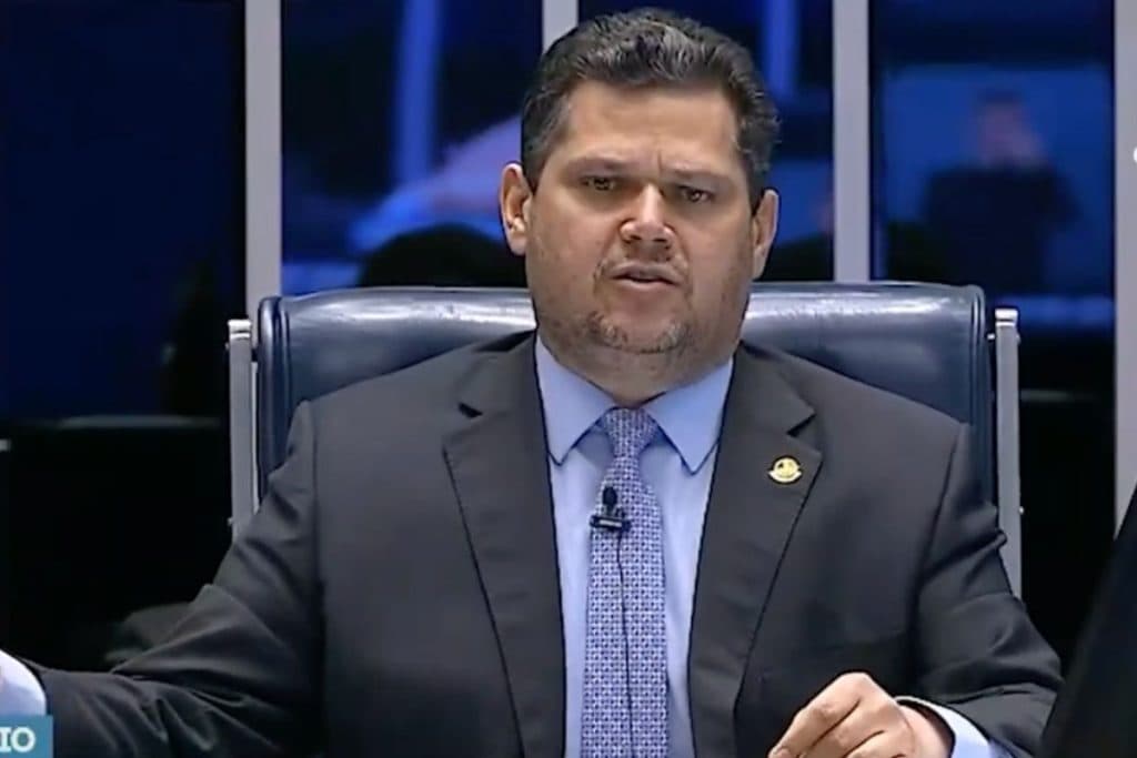 Alcolumbre confirma relatório da PEC da escala 6×1 para quarta-feira (2/9)