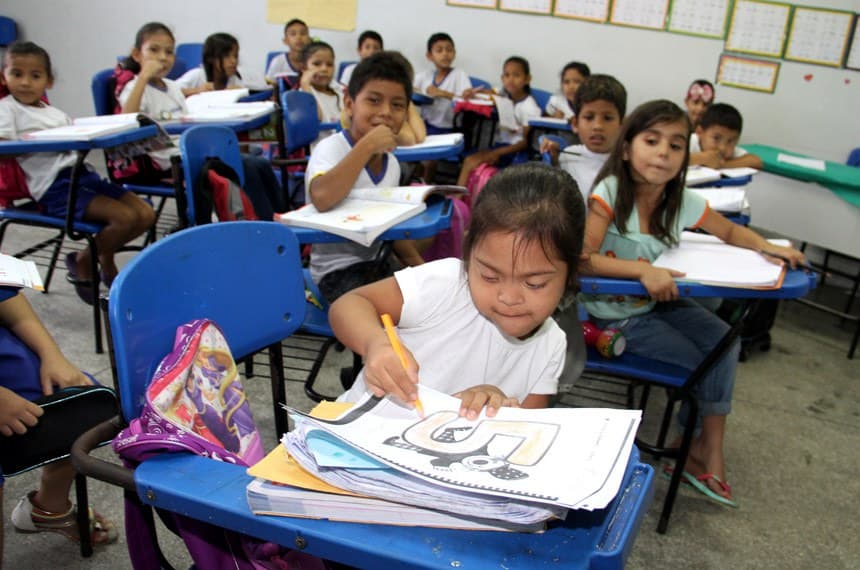 MEC abre edital para receber artigos sobre educação bilíngue e inclusão