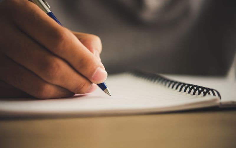 Curso gratuito para escrever bem abre mil vagas com bolsas de até R$ 6 mil