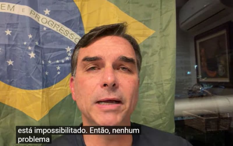 Flávio Bolsonaro volta a questionar urnas eletrônicas e defende mais observadores internacionais nas eleições