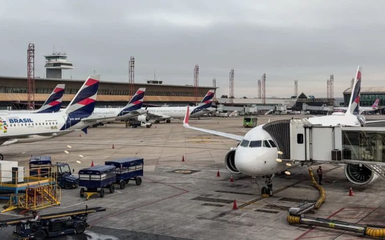 Anvisa cria novas regras sanitárias para aviões e aeroportos no Brasil