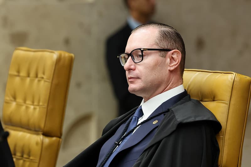 A três dias das eleições, Zanin toma posse no TSE