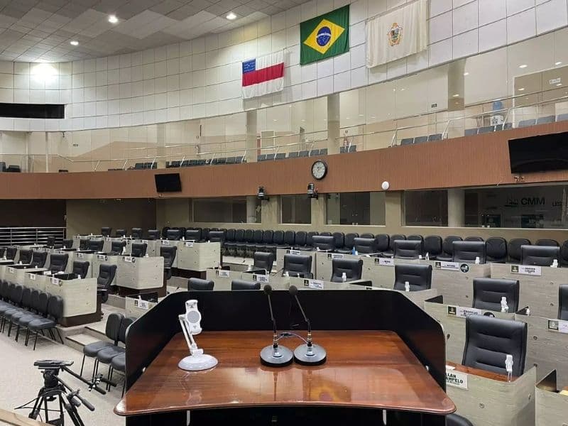 Confira projetos que estão parados há meses na CMM