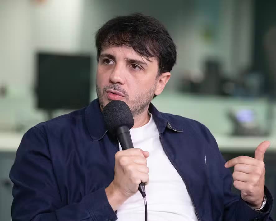 Renan Santos comenta sobre operação do filme ‘Dark Horse’: “Eleitor do Flávio não liga”