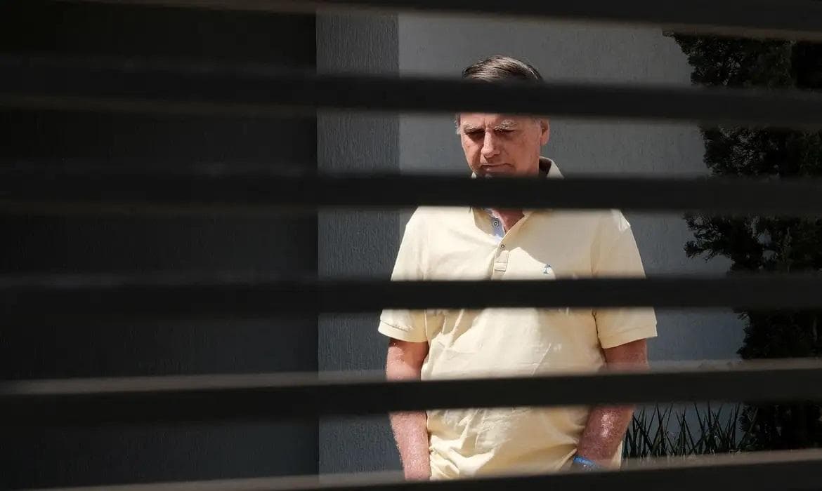 Defesa de Bolsonaro pede ao STF autorização para visita de Valdemar