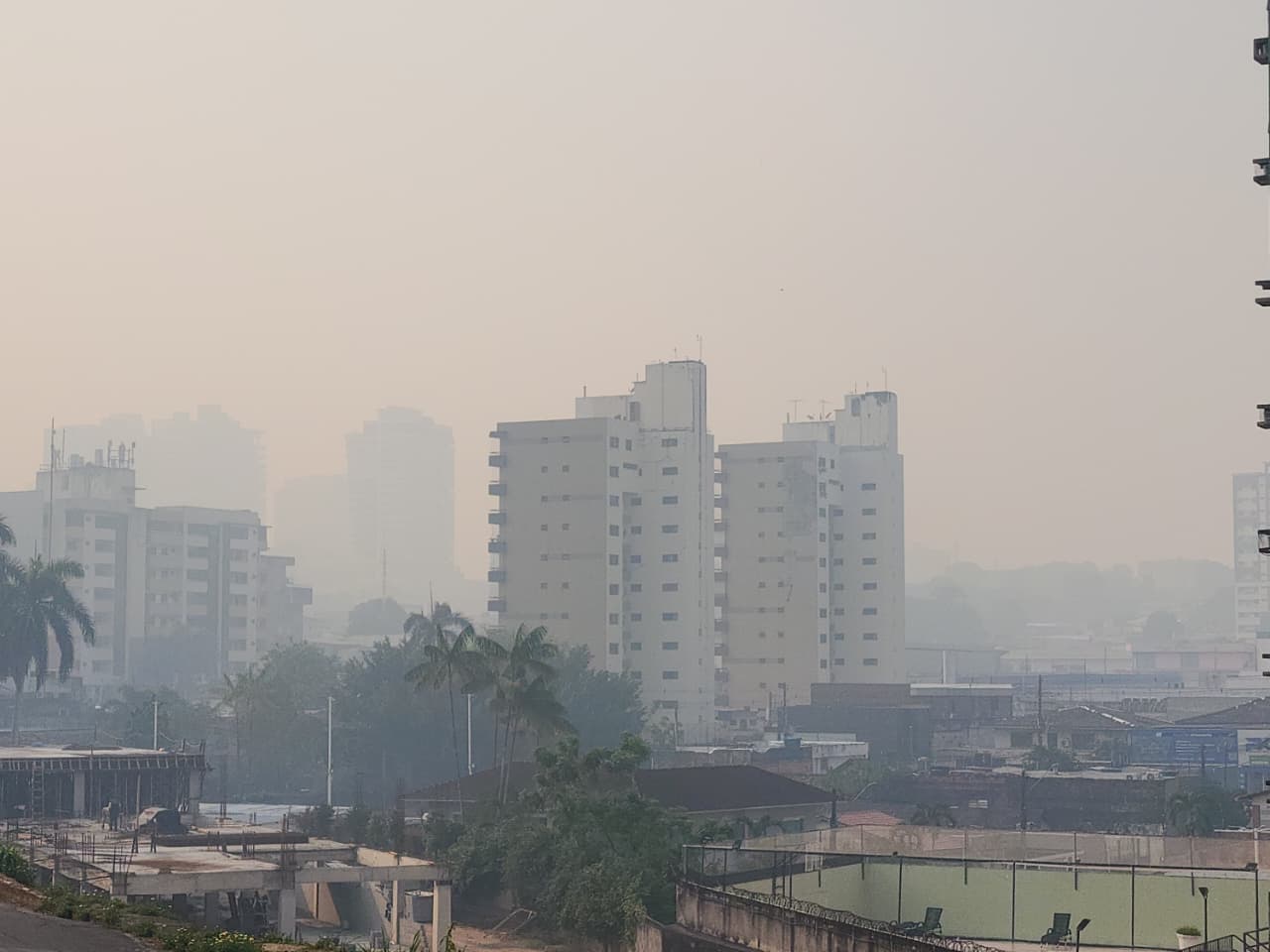 Previsão de chuva para domingo (18) deve aliviar crise da fumaça em Manaus
