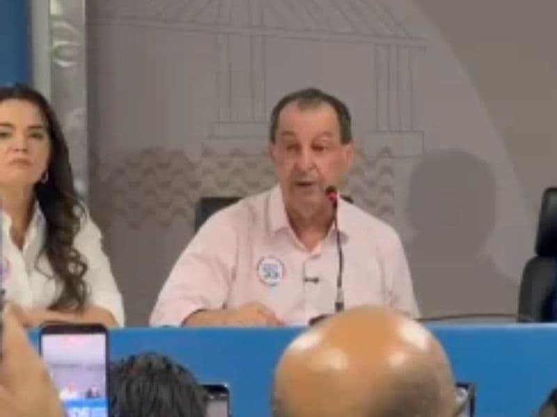Omar Aziz anuncia pedido de prisão contra adversários políticos por exposição da filha