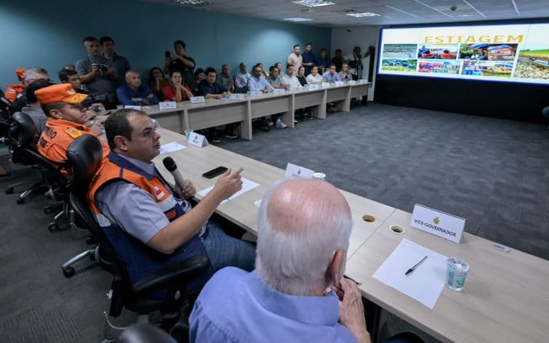Governador Roberto Cidade lidera reunião sobre estiagem