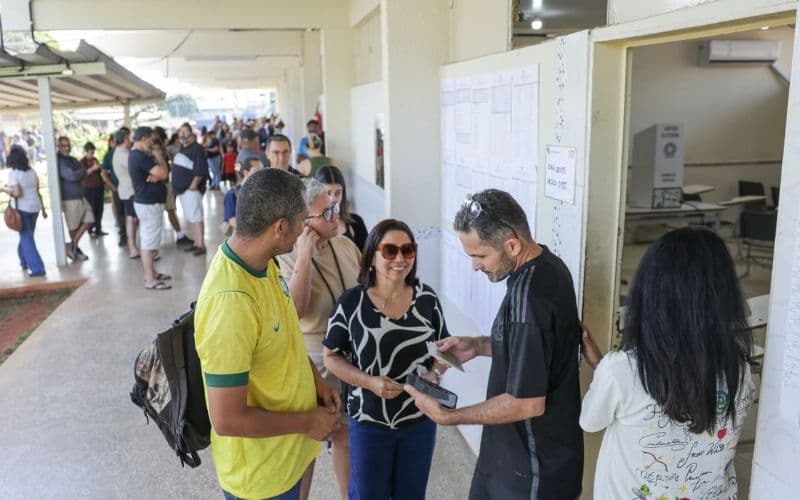 Vai trabalhar no domingo de eleição? Lei garante saída sem desconto no salário