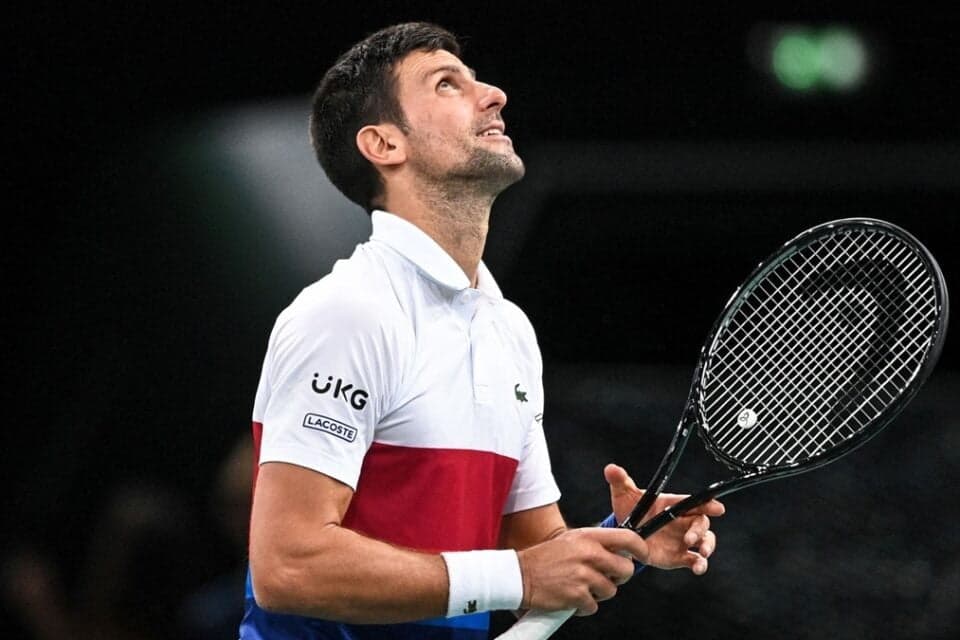 Djokovic é liberado da detenção na Austrália, mas ainda pode ser deportado