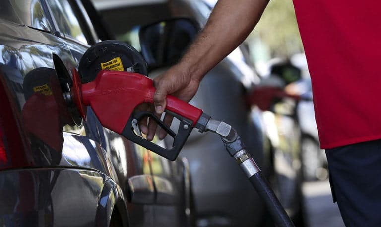 Petrobrás anuncia nova subida nos preços da gasolina e do diesel