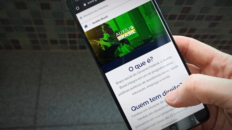 Terceira parcela do Auxílio Brasil começa a ser paga hoje