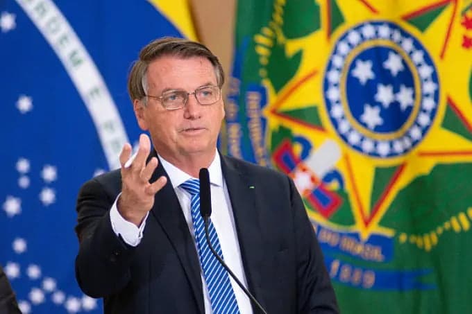 Bolsonaro sanciona Orçamento de 2022 com vetos